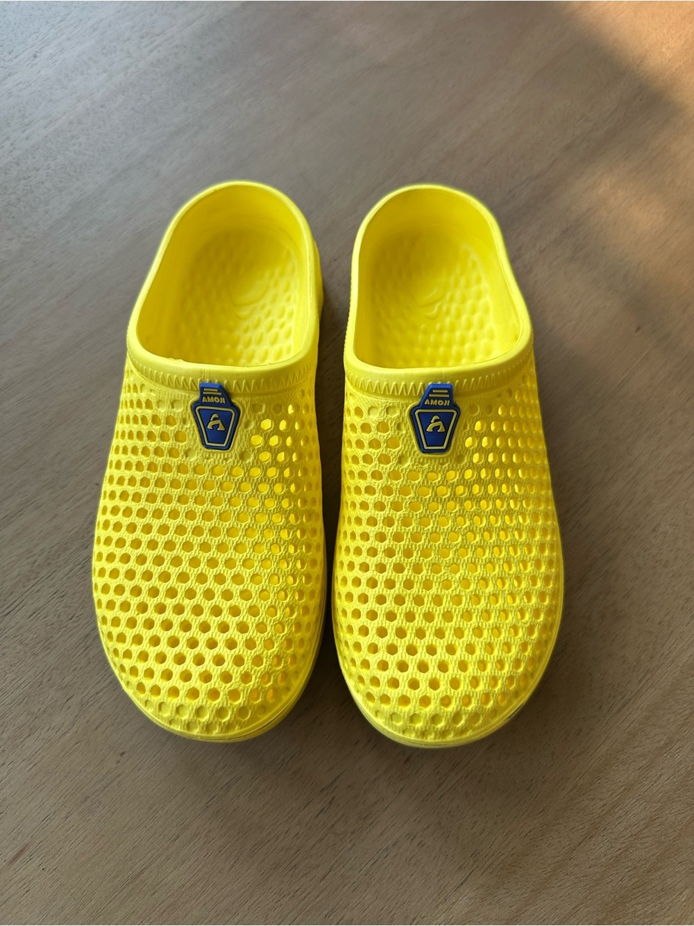 Ventilated Clogs Size 3 Big Kid / EU 35, Yellow
